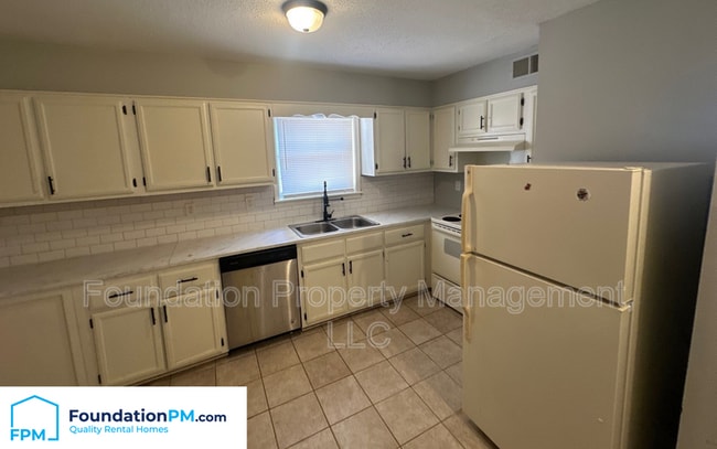 Building Photo - 34 N Idlewild St