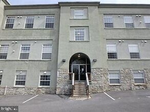 Building Photo - 138 E Antietam St