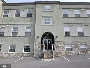 Building Photo - 138 E Antietam St