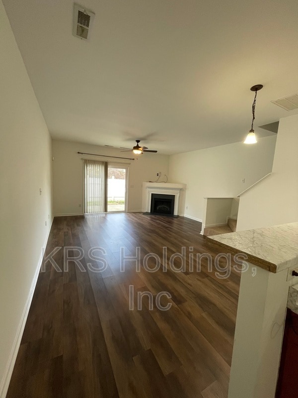 Building Photo - 1104 Hadel Pl