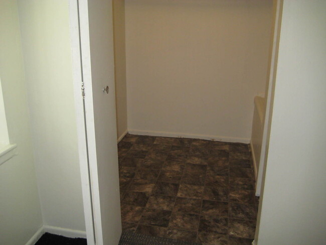 Building Photo - 5541 Allemong Dr