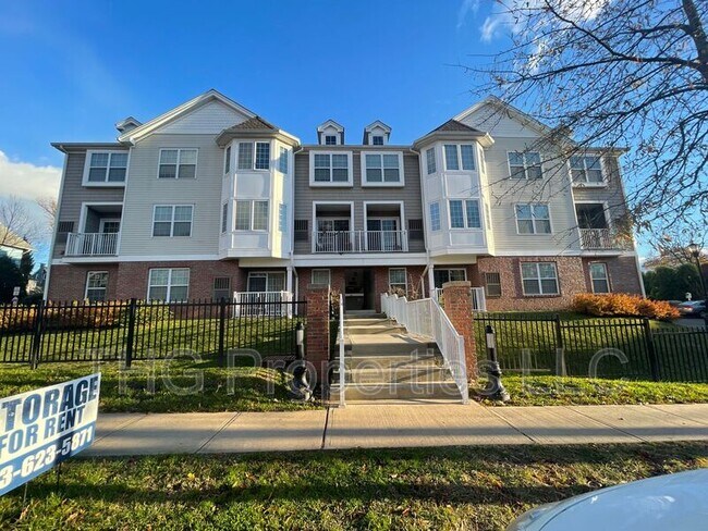 Building Photo - 926 South Ave