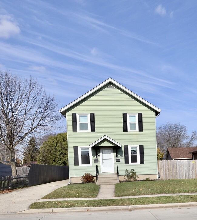 Front Of House - 1706 33rd St