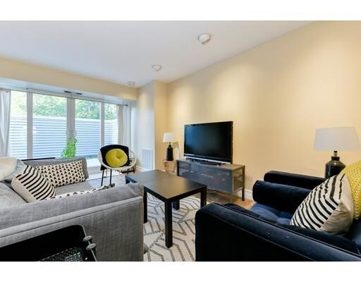 Building Photo - 4 Fresh Pond Pl