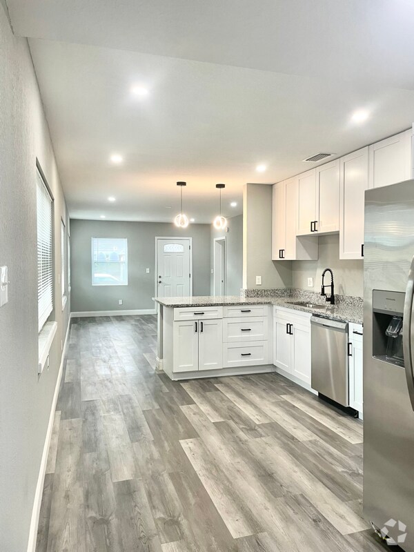 2 Bedroom Apartments under 1,400 in Gulfport, FL 2 Rentals