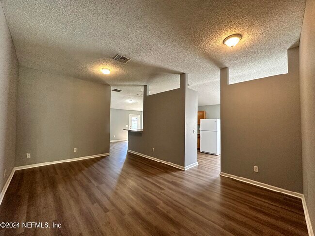 Foto del edificio - 8701 Springtree Road