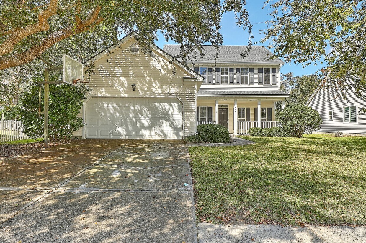 Foto principal - Gorgeous 2 Story Home In Belle Hall!