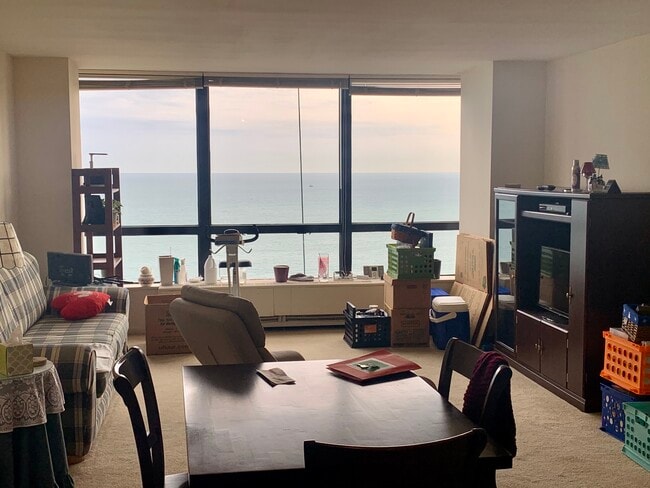 Living Room - 5415 N Sheridan Rd