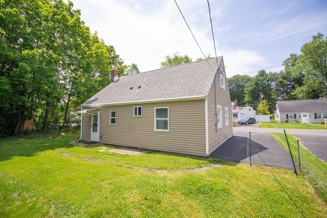 Building Photo - 2 BD 1 BA North Colonie Schools