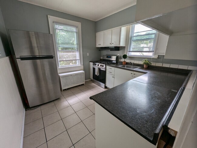 Kitchen - 15 Mountain View St