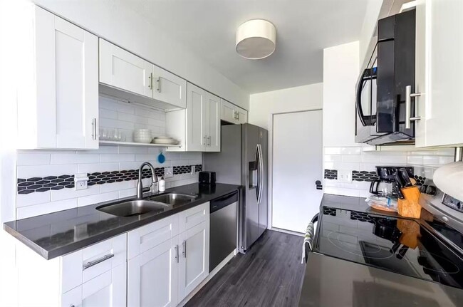 Foto del edificio - 9715 Dallum Dr