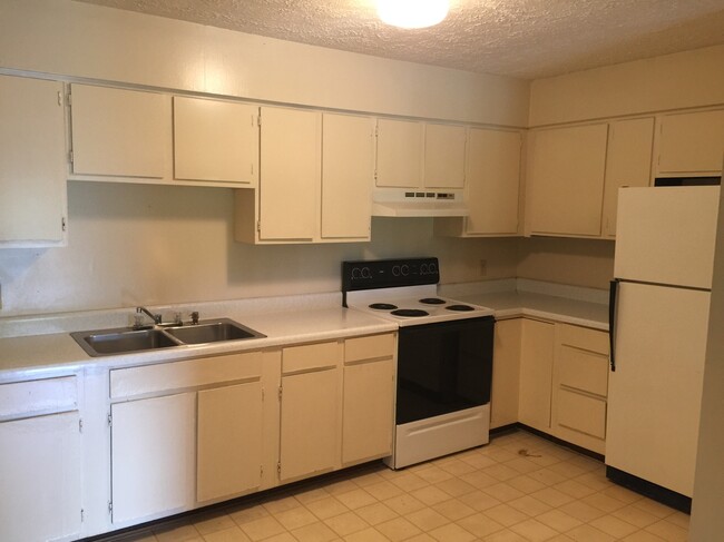 Building Photo - Robinwood Apartments