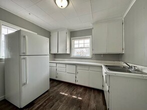 Building Photo - 349 6th Ave S