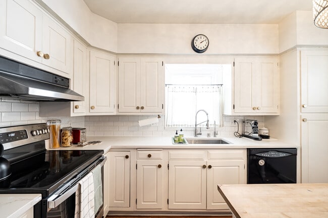 Foto del edificio - 535 W Montclaire Ave