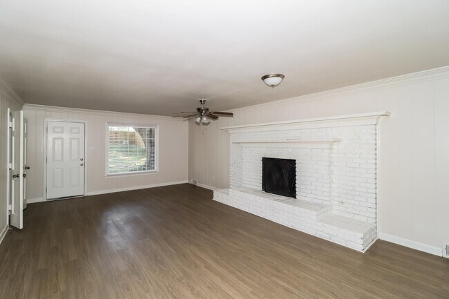 Building Photo - 109 W Pecan Valley St