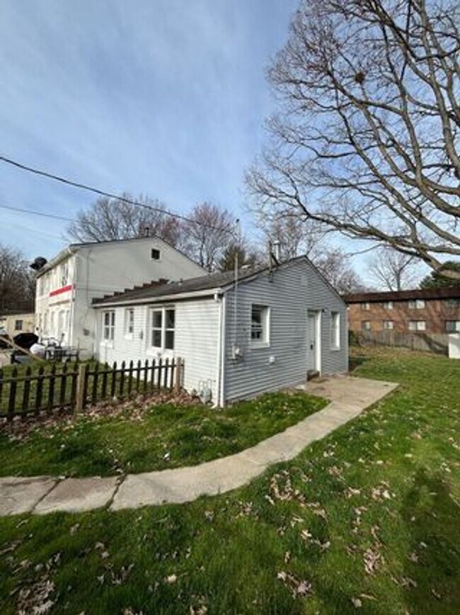 Foto del edificio - Beautiful 2 Bedroom, 1 Bath in Wallingford!