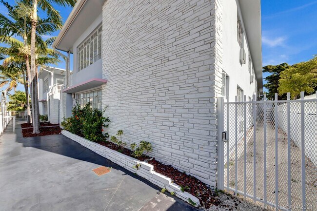 Building Photo - 7435 Harding Ave