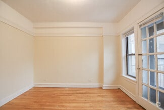 Building Photo - 7449 N Greenview Ave