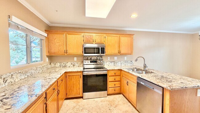 Foto del edificio - Beautifully Updated and Upgraded Two-Story in Bonsall, Water/Trash/Landscaping Included in Rent, ...