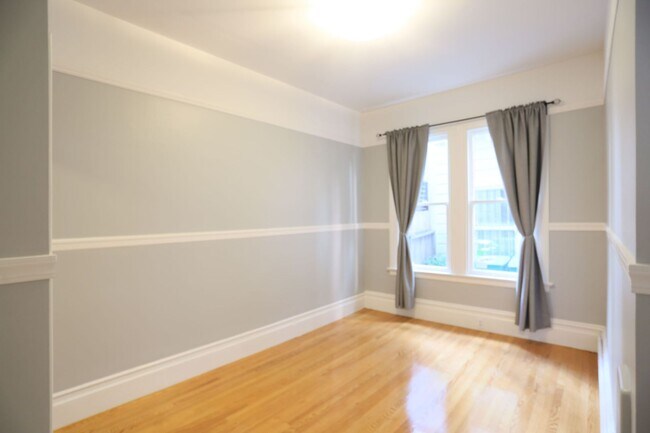 Foto del edificio - Bright and Spacious 3BR/1BA apartment in t...