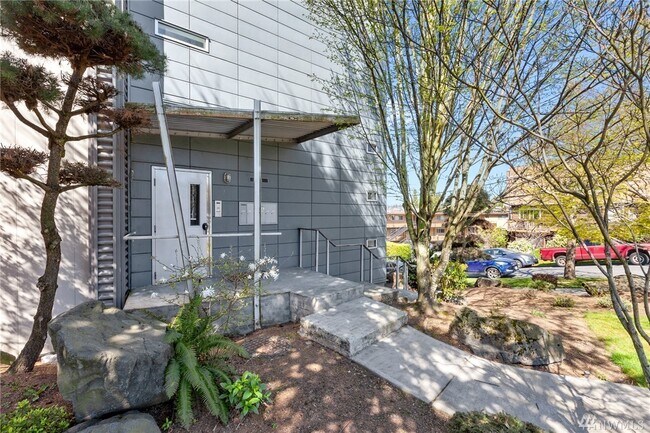 Secure Entry - 2731 Boylston Ave E