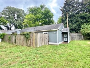 Building Photo - 642 Safari Dr