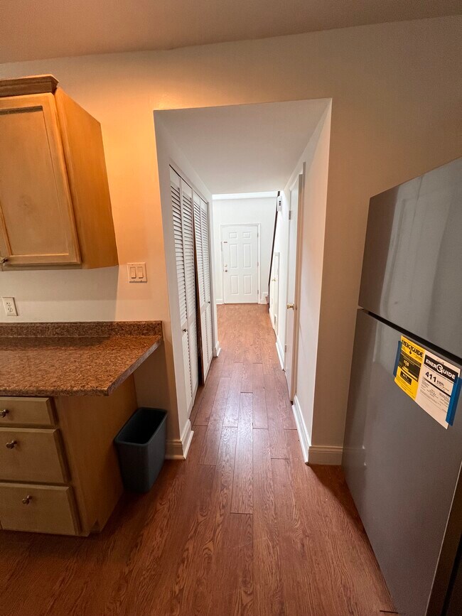 Foto del edificio - 7551 Woodbine Dr