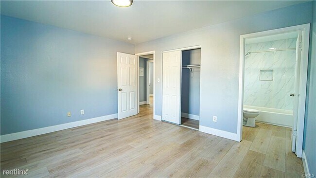 Building Photo - 4 br, 2 bath Duplex - 9110 1/2 Avalon Blvd