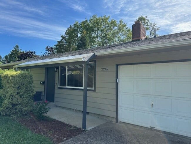 Building Photo - One level 3 bedroom and 1.5 bath House Loc...