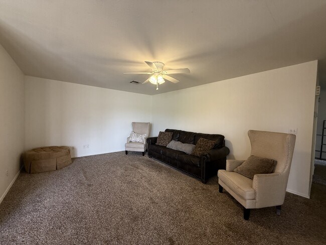 Foto del edificio - 2210 S Bluestone St