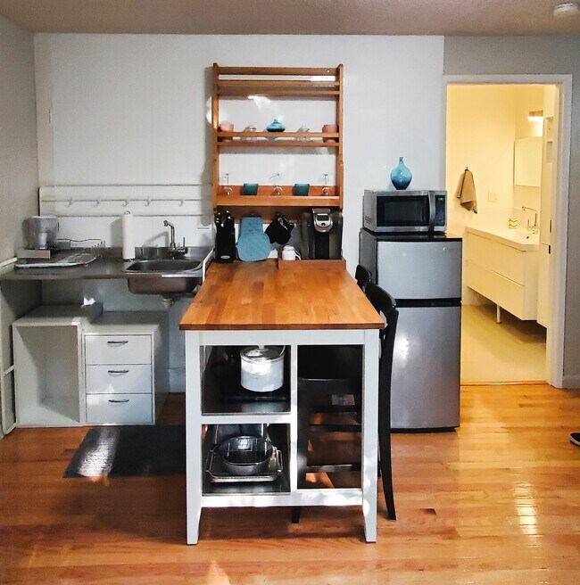 Stylish Kitchenette - 1150 S 34th St