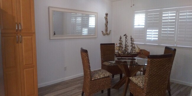 Foto del edificio - Fully Furnished Condo