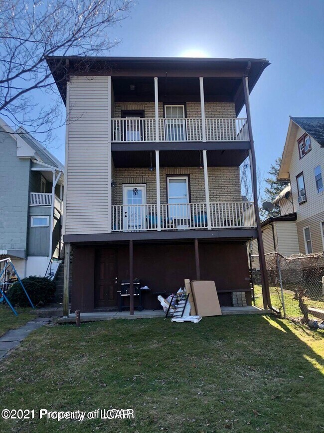 Building Photo - 138 Dana St