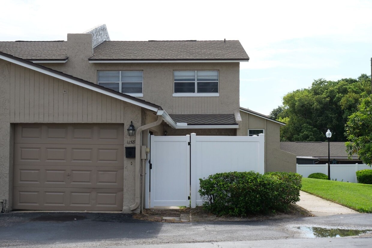 Primary Photo - Desirable Maitland townhome