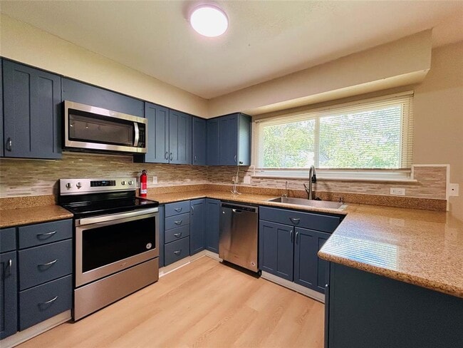 Building Photo - 2608 Cypress Ln
