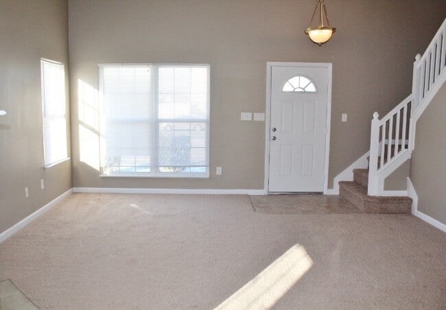 Building Photo - 8027 Rambling Rd