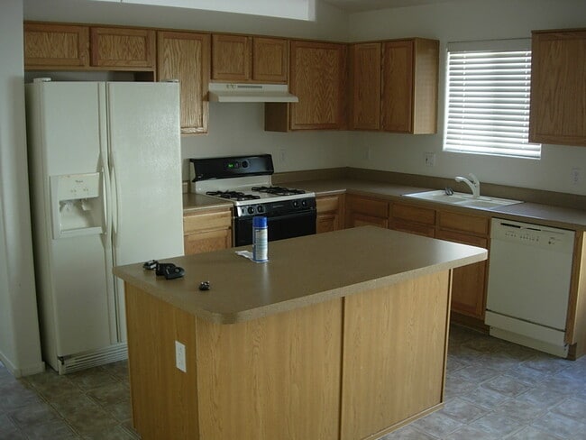 Building Photo - 10462 E Chelan St