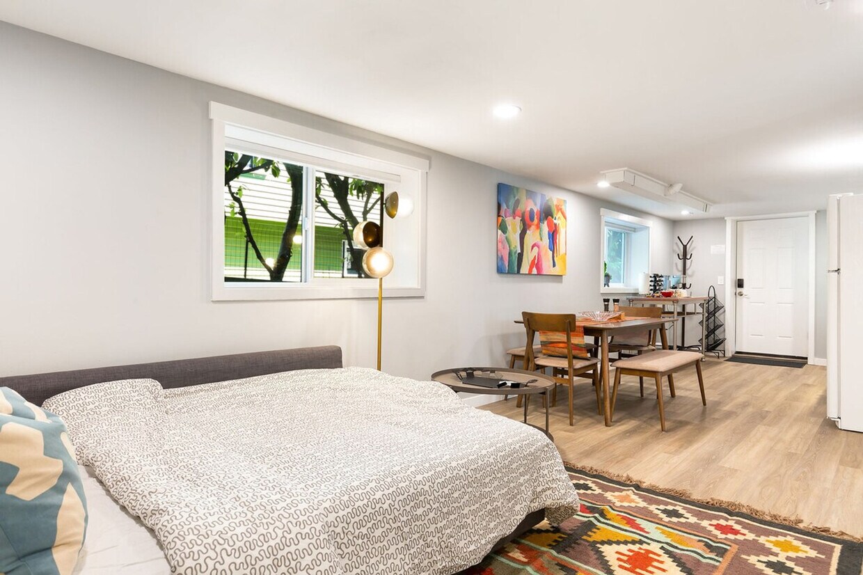 Foto principal - 4042 1st Ave NE