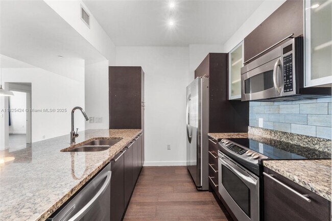 Building Photo - 951 Brickell Ave