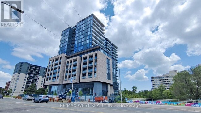 Building Photo - 86-1186 Dundas St E