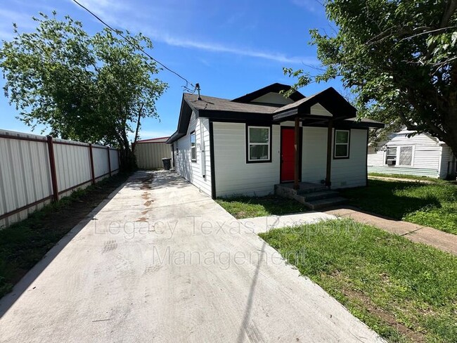 Foto del edificio - 112 W Wilson St