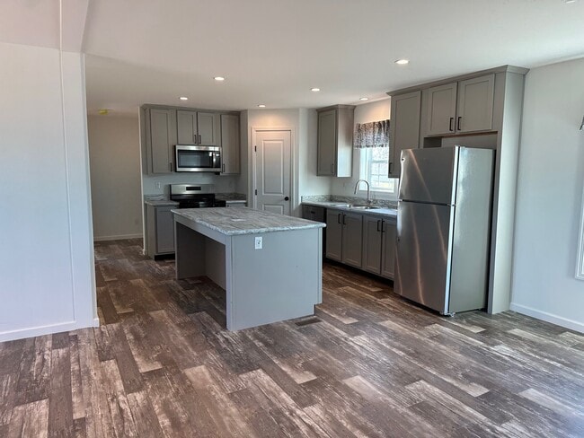 Building Photo - 311 E 36th Pl