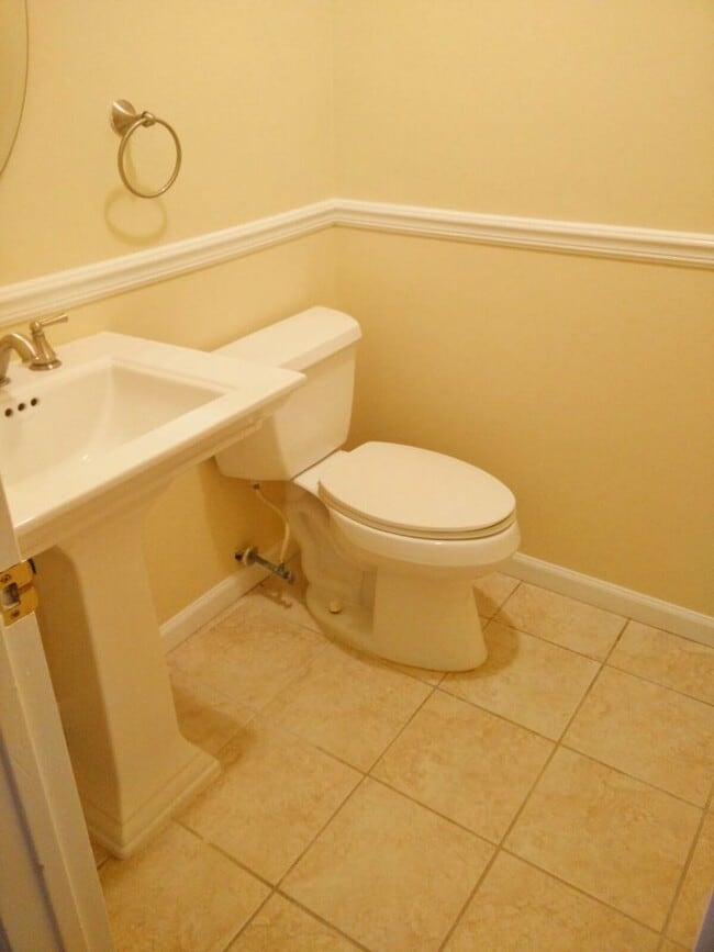 Building Photo - 9 Carob Ct
