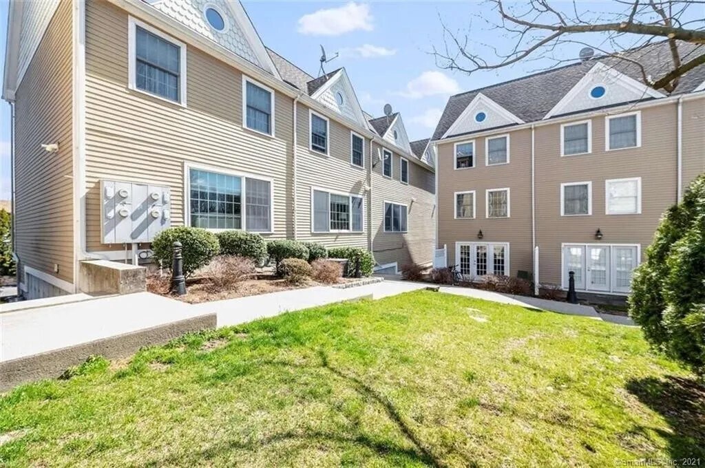 16 Hillside Pl, Norwalk, CT 06854 Townhome Rentals in Norwalk CT