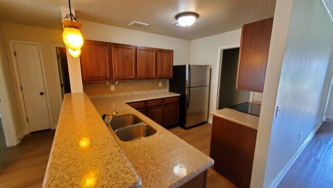 Building Photo - (3) Bed/(2) Bath in North Norman Avail NOW...