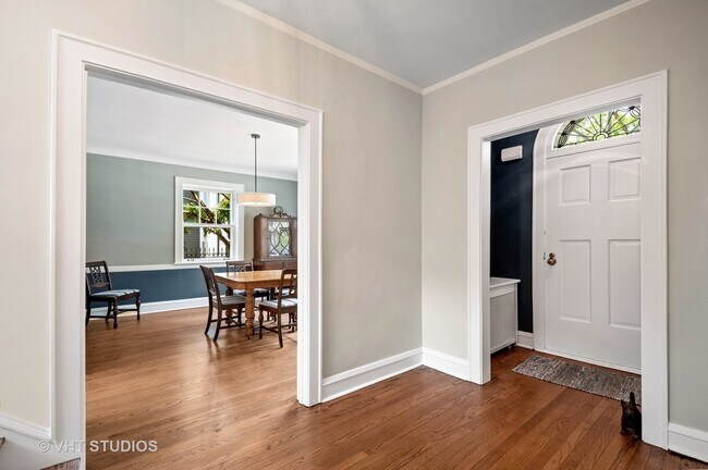 Foyer looking into Dining Room - 1629 W Jarvis Ave