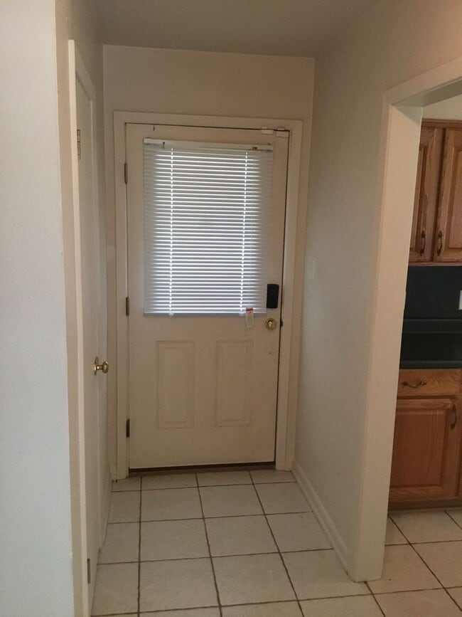 Building Photo - ADORABLE ANDERSON ISLAND. 2/1 NICE PATIO. FENCED YARD.