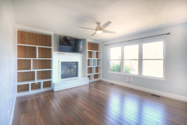 Foto del edificio - 1276 Canoe Creek Dr N