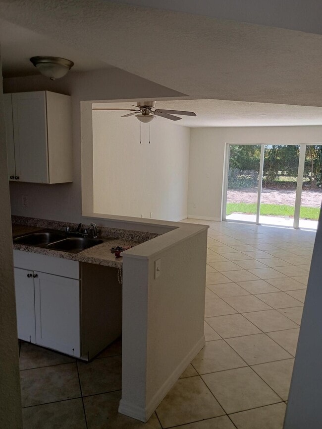 Building Photo - 203 Southland Dr