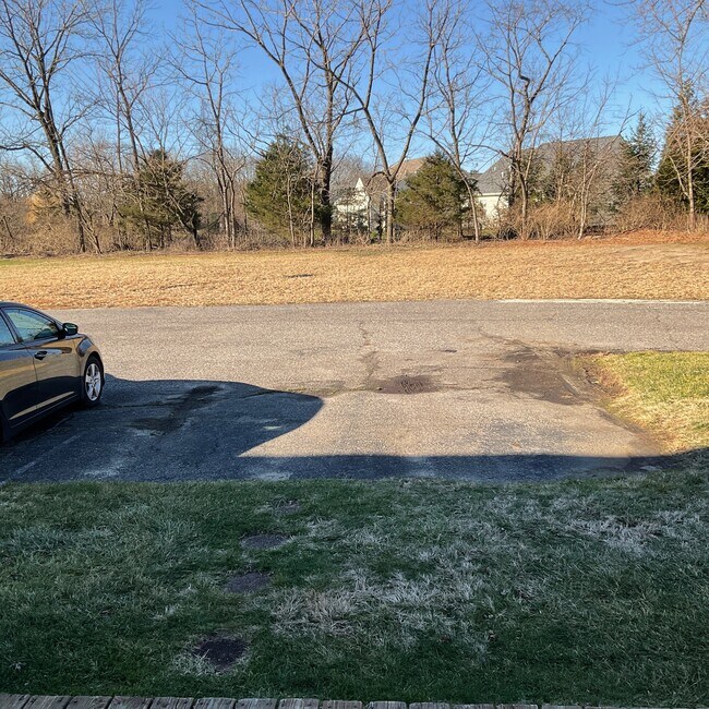 Foto del edificio - 48 Eaves Mill Rd